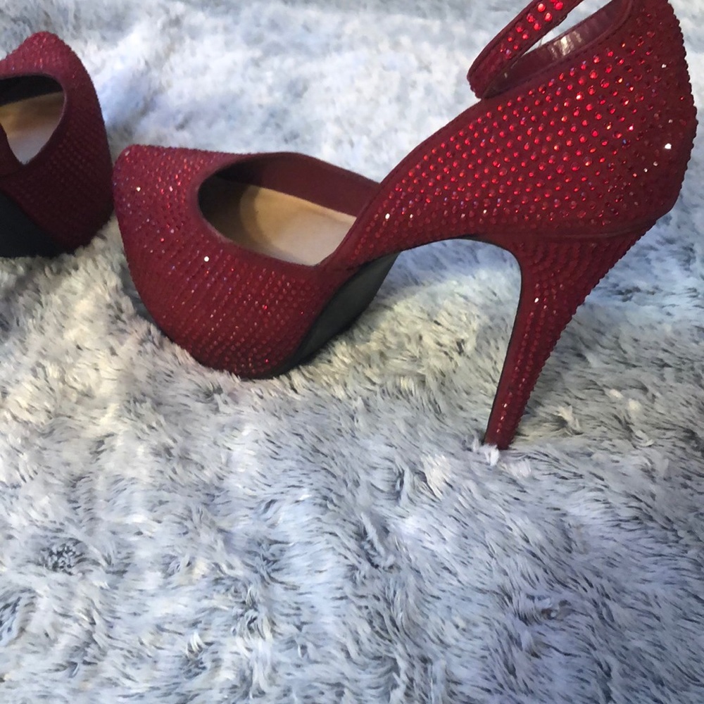 Heels - Picture 3 of 4